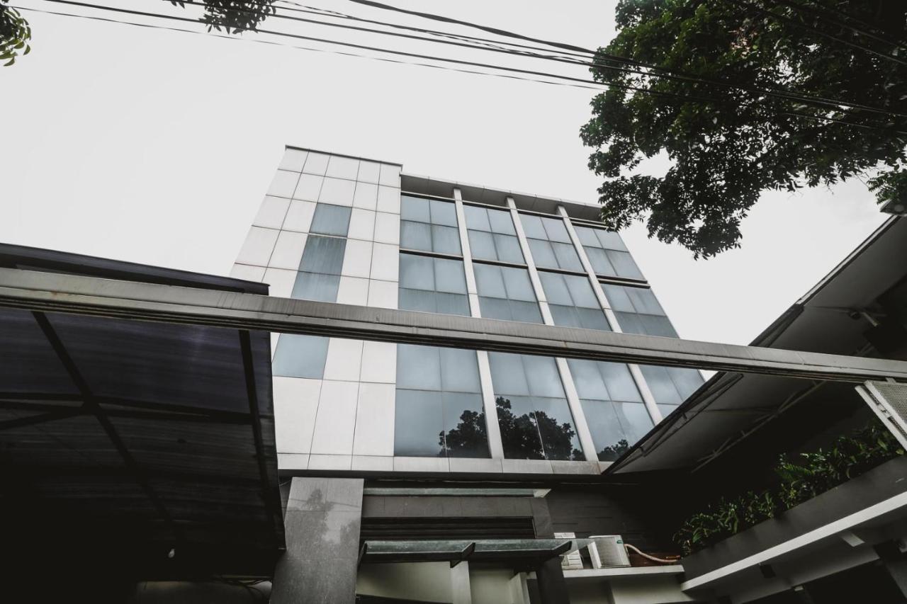 红多兹酒店-近雅加达橘园 外观 照片